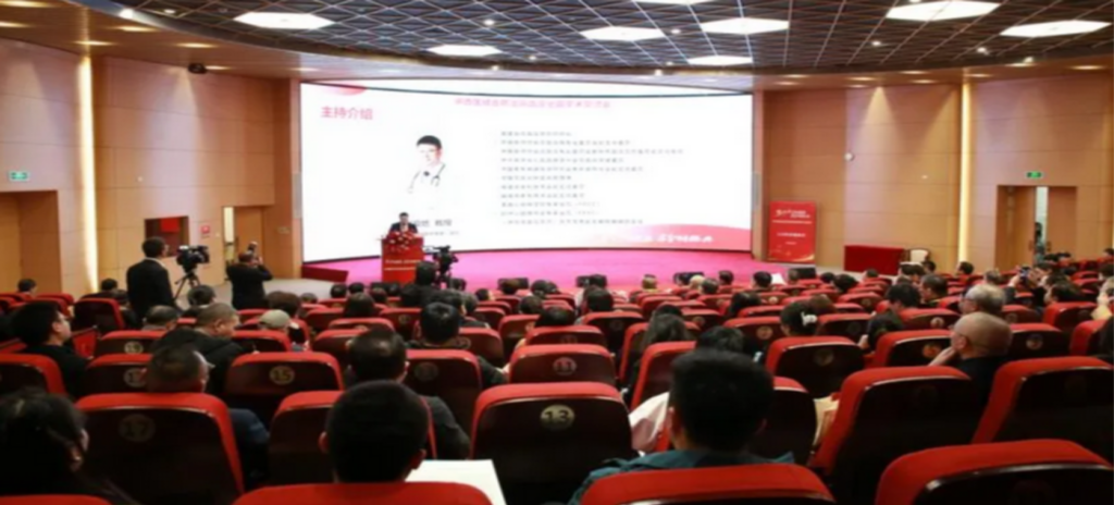 2025年3月21日，“‘松论健康，龄铸经典’-中西医结合防治高血压全国学术交流会”在成都举办。